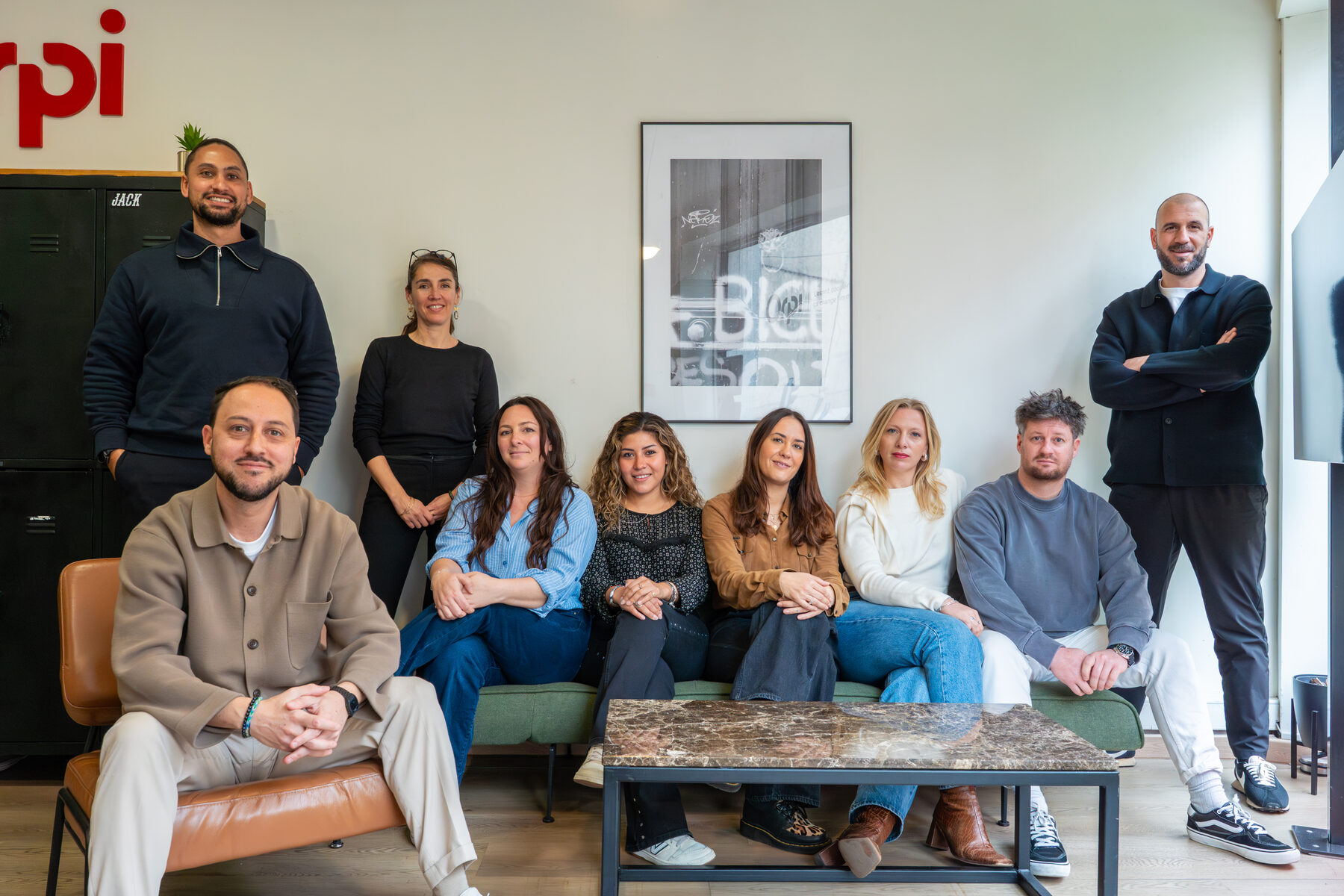 L'équipe ORPI AVA Immobilier dans l'agence de Marseille, logo ORPI visible
